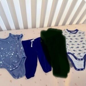 Gap baby boy Clothing Set - Bundle 12-18 months